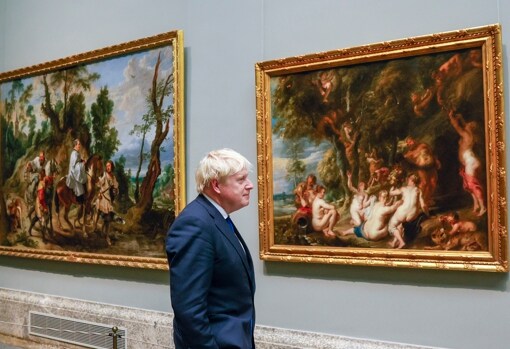 Boris Johnson admiring works by Rubens in the Prado