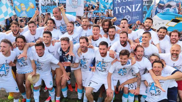 Los jugadores del Spal celebran el ascenso