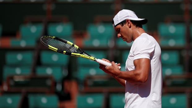 Rafa Nadal durante un entrenamiento en la tierra de Roland Garros