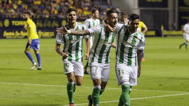 Sergio León celebra uno de sus tantos frente al Cádiz