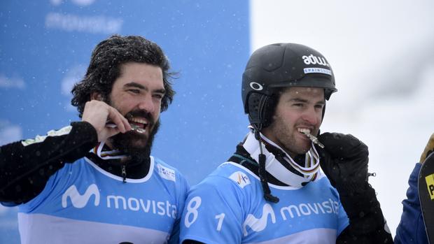 Hernández y Eguibar, con su medalla de plata en los Mundiales de Sierra Nevada de marzo
