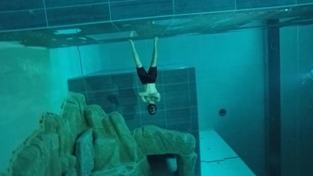 Regino Hernández, durante una de las inmersiones de apnea en la piscina «Y-40»