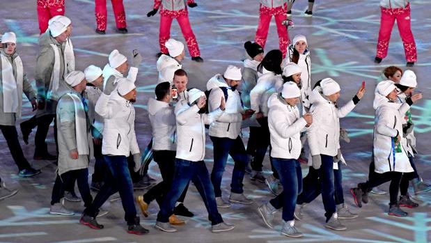 Atletas rusos durante la clausura de PyeongChang