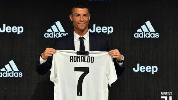 Cristiano Ronaldo durante su presentación con la Juventus