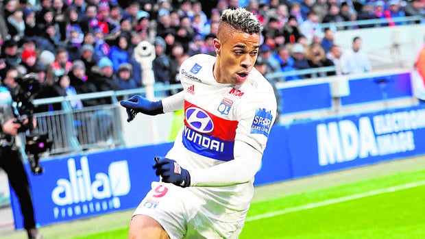 Mariano, en un encuentro con el Olympique de Lyon