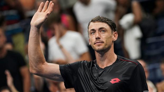 El tenista australiano John Millman ha dado la campanada al eliminar a Federer en octavos