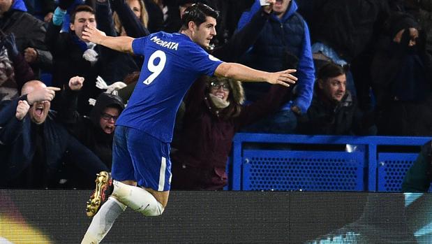 Álvaro Morata celebra un gol con el Chelsea