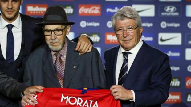 Manuel Briñas, durante la presentación de Álvaro Morata