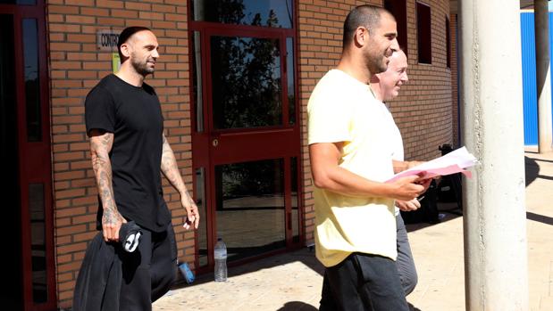 Raúl Bravo y Aranda, a su salida de la cárcel de Zuera