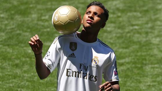 Rodrygo dando sus primeros toques como madridista
