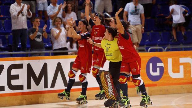 Las jugadoras de la selección celebran el triunfo