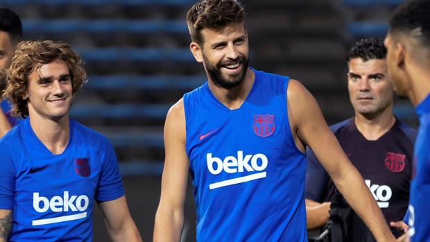 Piqué, en un entrenamiento del Barça