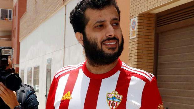 El jeque Turki Al-Sheikh, a su salida de la notaría en la cerró la compra del Almería