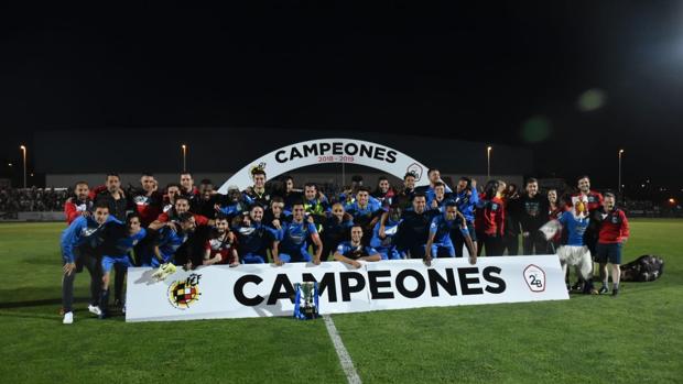 El Fuenlabrada celebrando el ascenso a Segunda división
