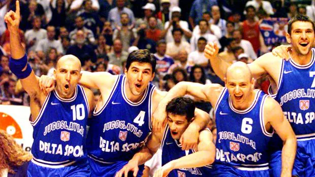 Resultado de imagen de seleccion de yugoslavia de baloncesto 1998
