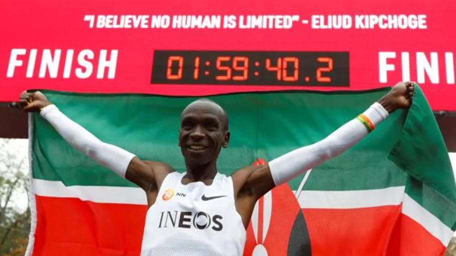 Kipchoge Hace Historia: Primer Hombre En Bajar De Las Dos Horas En Maratón