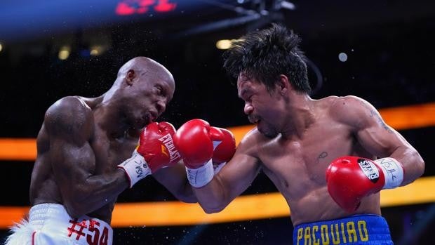 Ugas y Pacquiao, durante el combate por el cinturón de campeón mundial