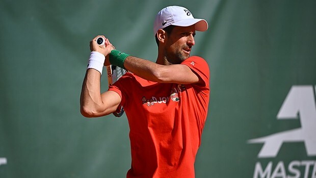 A Djokovic wrapped in doubts lands in Monte Carlo