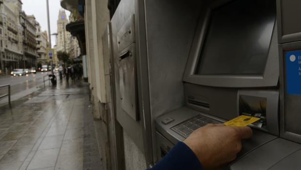 Imagen de un cajero automático en Madrid