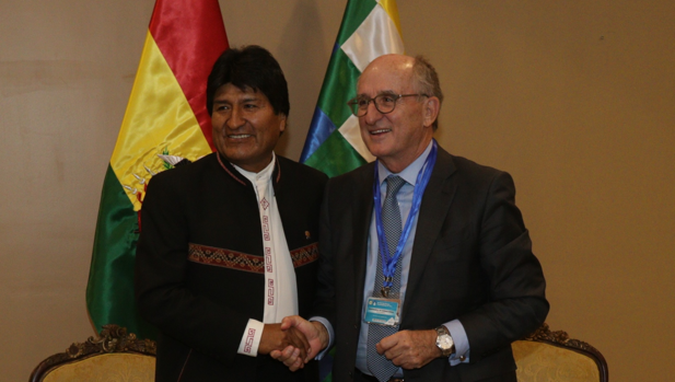 Evo Morales y Antonio Brufau