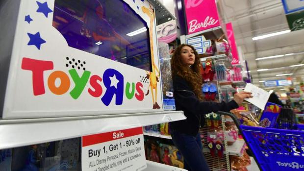 toysrus esta abierto hoy