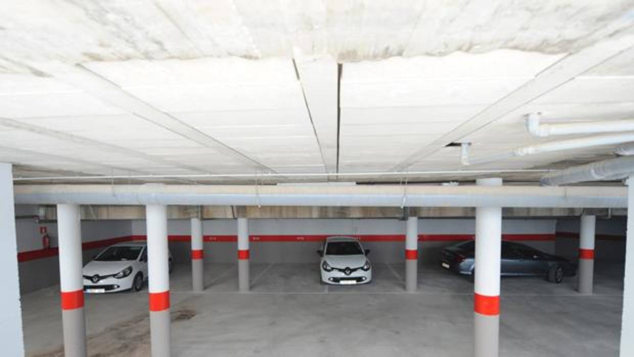 ¿Puedo vender un garaje que no uso y conservar el piso a mi nombre en