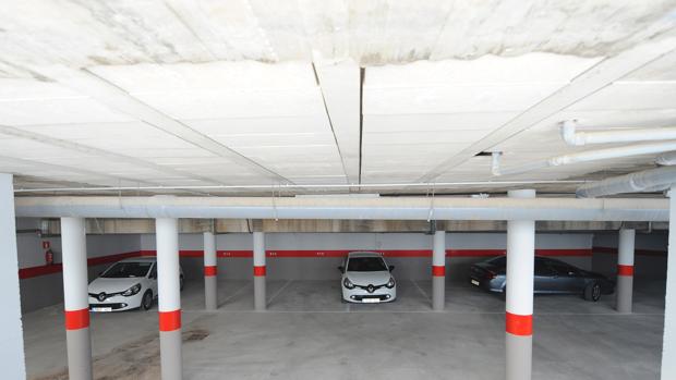 ¿Puedo vender un garaje que no uso y conservar el piso a mi nombre en