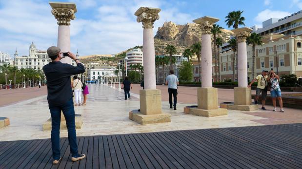 Solo en abril, España ha recibido 6,8 millones de visitantes internacionales
