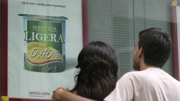 La norma obliga a las entidades además a elevar la transparencia e información al cliente