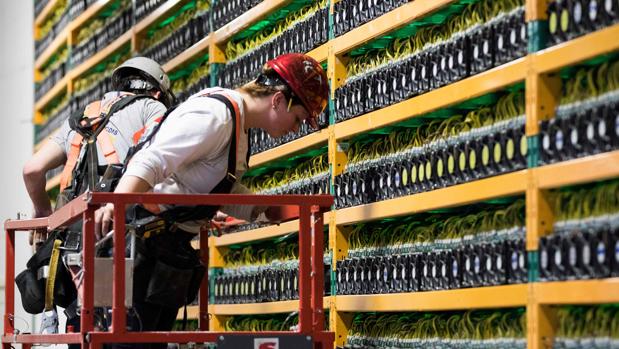 Los cuatro partidos políticos se han mostrado partidarios de la licitación de contratos públicos dentro de una red blockchain,