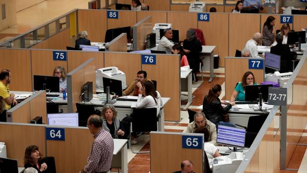 Unas cifras superiores a las previsiones del Gobierno, que calculó la devolución media de las mujeres en 1.600 euros