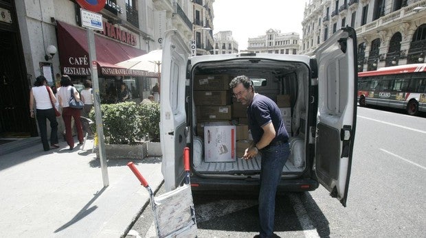 Un trabajador autónomo repartidor en Madrid