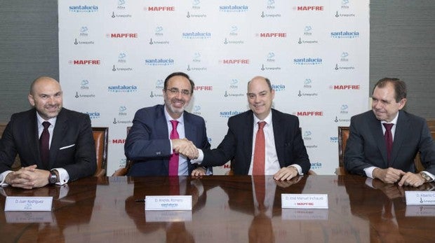 De izquierda a derecha: Juan Jesús Rodríguez (CEO de ALBIA), Andrés Romero (Consejero Director General de SANTALUCÍA), José Manuel Inchausti (CEO Territorial Mapfre Iberia) y Alberto Ortiz (CEO de FUNESPAÑA)