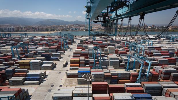 El crecimiento de las exportaciones españolas entre enero y abril es inferior al de la UE-28 (4% interanual) y la zona euro (3,6%)