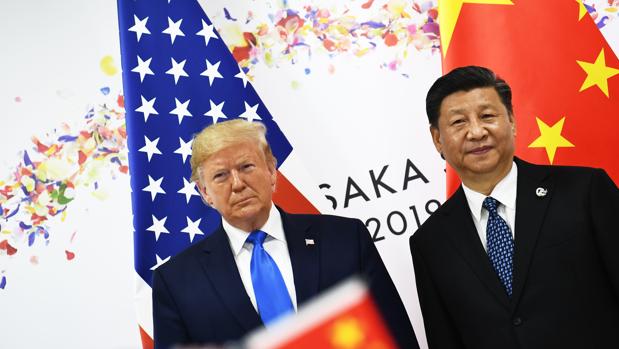 Trump (izda) y Xi Jinping (dcha) firman una tregua dentro del largo pulso comercial entre las dos grandes potencias