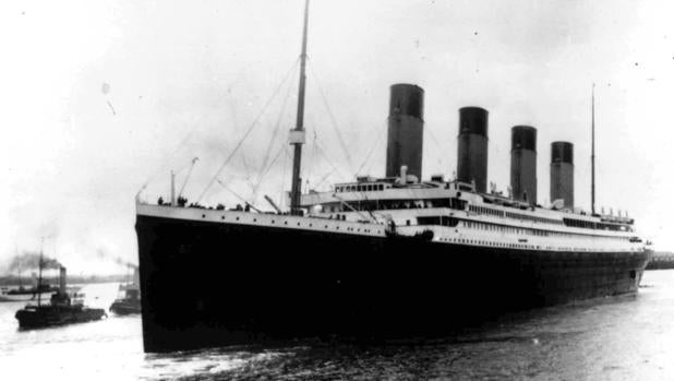 El Titanic al inicio de su viaje maldito, el 10 de abril de 1912