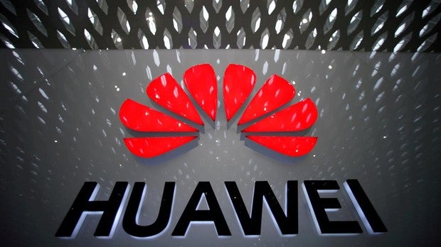 Logo de la compañía Huawei en el Aeropuerto Internacional de Shenzhen