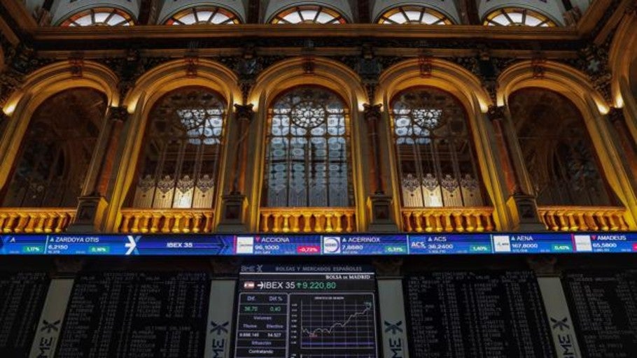 La Bolsa se contagia del pesimismo de los mercados y vuelve a cerrar con pérdidas