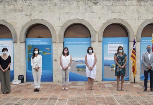 La alcaldesa de Ciutadella, Joana Gomila; la presidenta de REE, Beatriz Corredor; la presidenta del gobierno balear, Francina Armengol; la ministra de Transición Ecológica, Teresa Ribera; y el vicepresidente del gobierno balear, Juan Pedro Yllanes, en el acto de inauguración