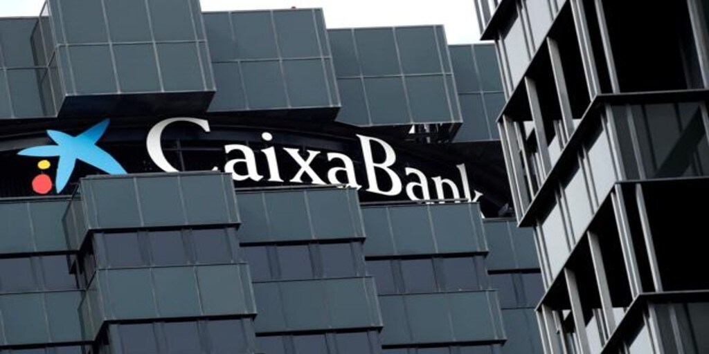 CaixaBank's notice to millions of customers who use Visa or Mastercard