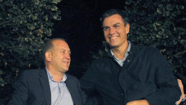 Sánchez junto a Leiceaga en un acto durante la última jornada de la campaña electoral