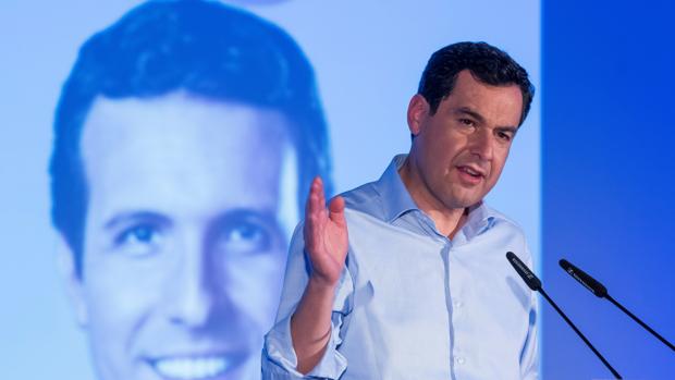 El líder del PP andaluz y presidente de la Junta, Juanma Moreno, interviene en el acto de inicio de la campaña