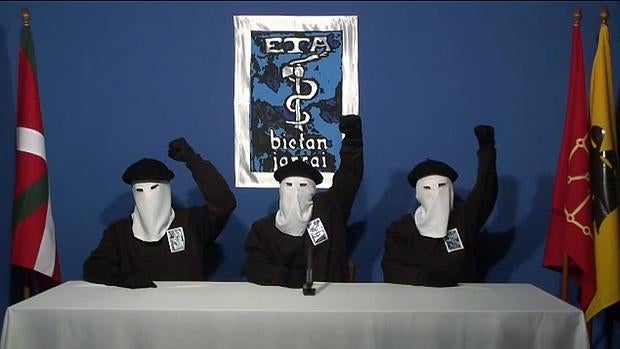 Tres encapuchados anuncian el fin de la actividad armada el 20 de octubre de 2011