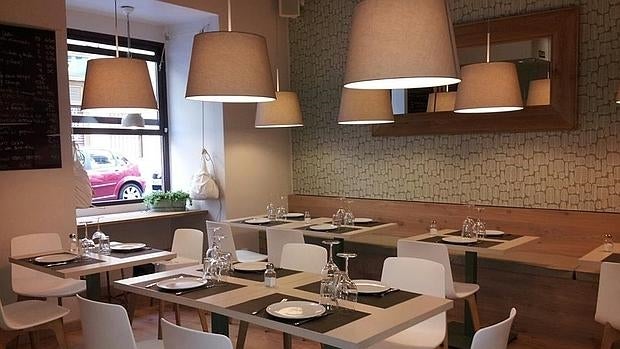 Sala de Verdejo Taberna, en la calle Espartinas, 6