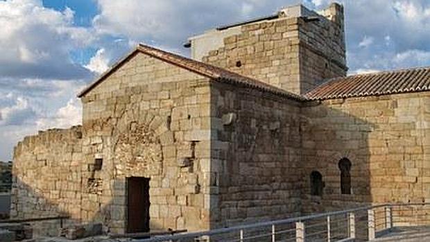 Exterior de la iglesia visigoda en el término municipal de San Martín de Montalbán