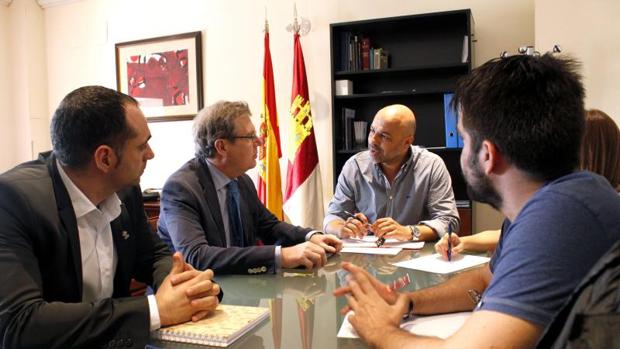 Miguel Ángel Collado, rector de la UCLM, se ha reunido este miércoles con Podemos