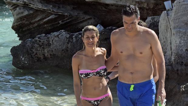 Pedro Sánchez junto a su mujer, Begoña Gómez, durante sus vacaciones familiares en Ibiza