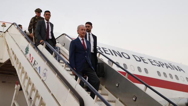Morenés, a su llegada a Beirut en su visita a las tropas en el décimo aniversario de la misión de los cascos azules en Líbano