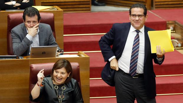 Jorge Bellver se dispone a intervenir este miércoles en las Cortes
