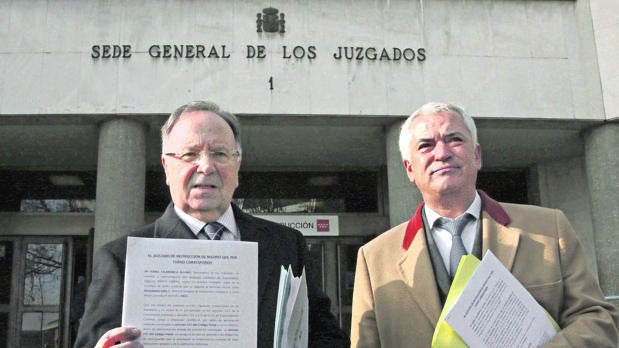 Miguel Bernad y Luis Pineda, en los juzgados de Madrid en una imagen de febreero de 2015